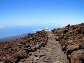 Weg zum Aussichtspunkt am Teide