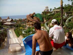 Wasserrutsche im Siam Park mit Panorama