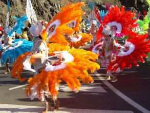 Farbenspiel zu Karneval Los Gigantes Teneriffa