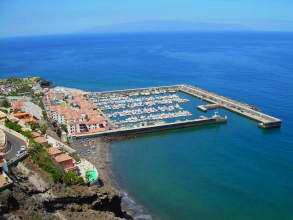 Hafen von Los Gigantes mit Blick auf Gomera