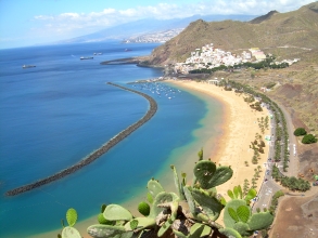 Teresitas Strand Blick vom Berg