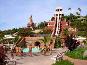 Vorderansicht Tower of Power Siam Park