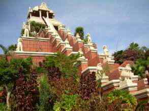 Siam Park Blick von unten auf den Turm Teneriffa