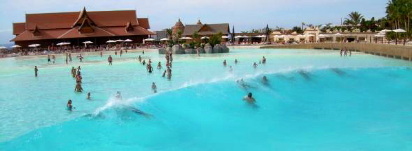 Siam Park Wellen im Park mit Panoramablick