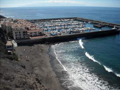 Los Gigantes Hafen und Strand